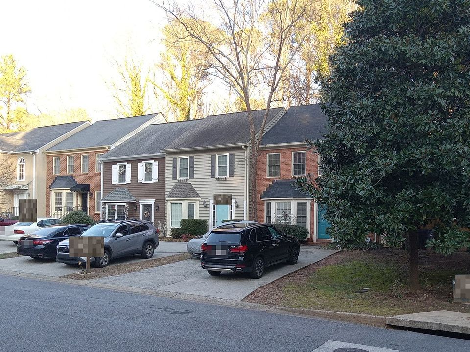 1st image of 590 Saint James Walk SE