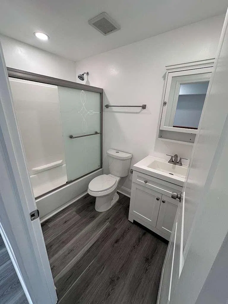 4 bed, $2,400 — Photo 4