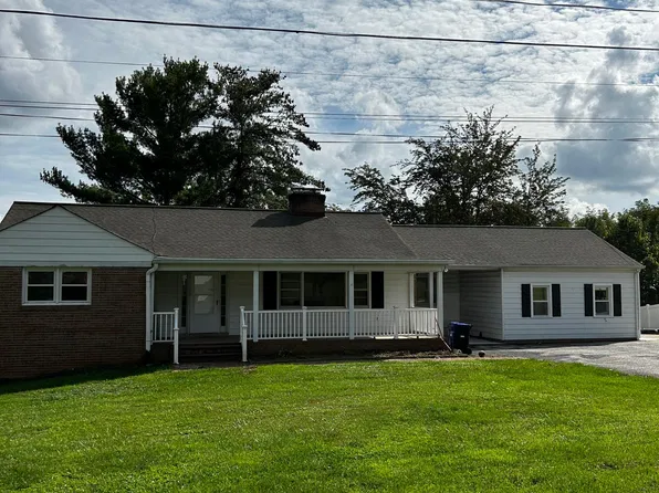 11808 Collins Dr, Germantown, MD 20876