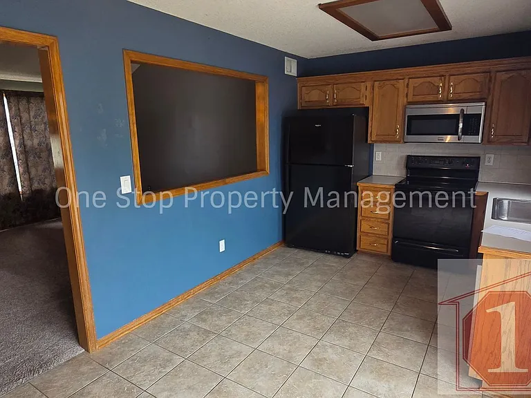 1317 S Huntington Dr — Photo 9