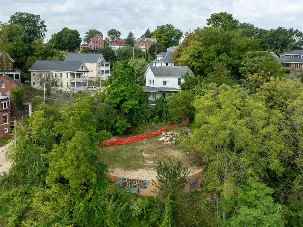 1860 Heeb St, Dubuque, IA 52001