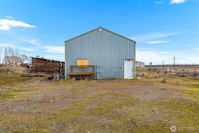 3rd image of 5099 E Road NW