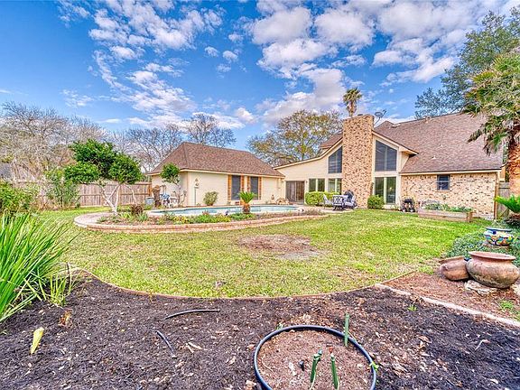 3rd image of 931 Bent Creek Ct