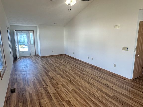 5th image of 123 Eagles Point W #123