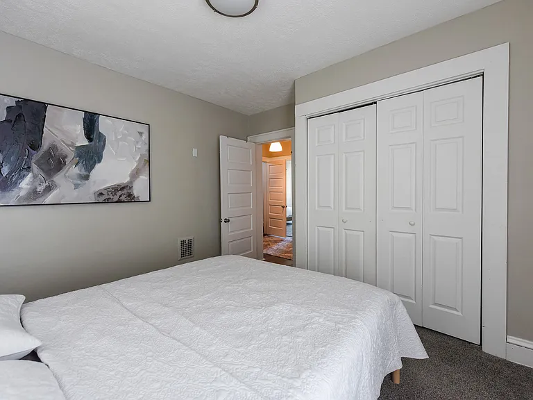1646 Wyandotte Ave — Photo 13