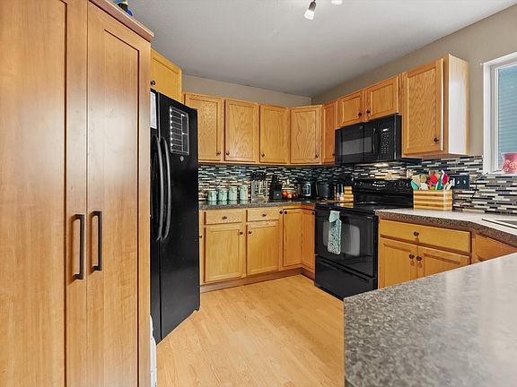 3rd image of 206 Phoenix St