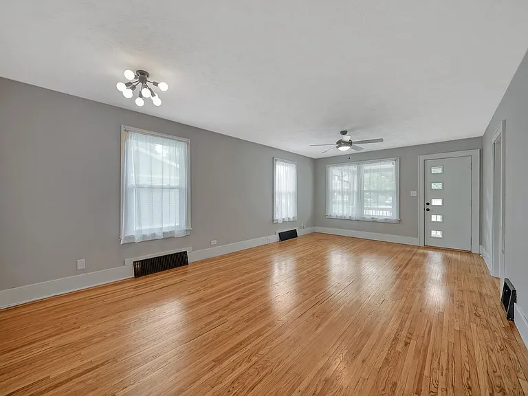 3260 Hitchcock St — Photo 9