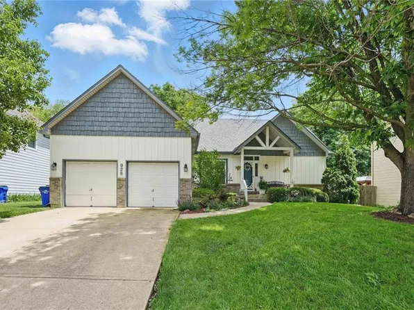 928 E Oakview St, Olathe, KS 66061