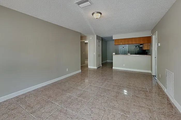 4 bed, 1.5 bath, 1321 sqft, $1,645 — Photo 4