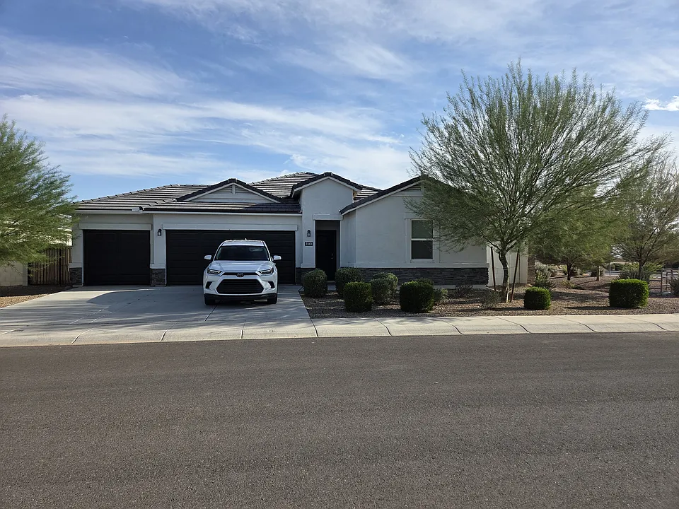 1043 W Falls Canyon Dr