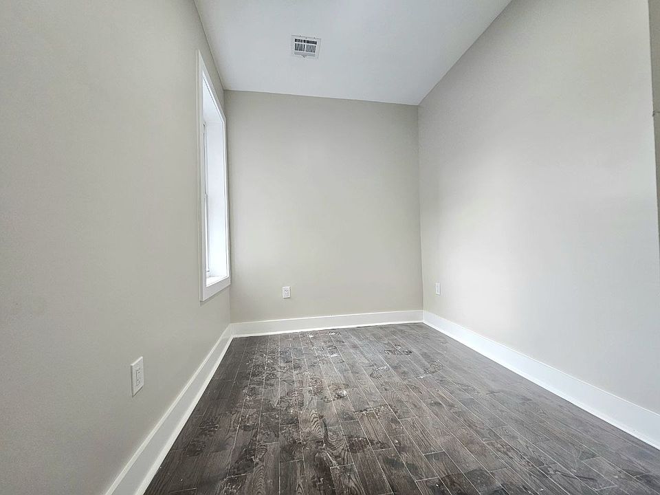 2nd image of 190A N Park St #B2