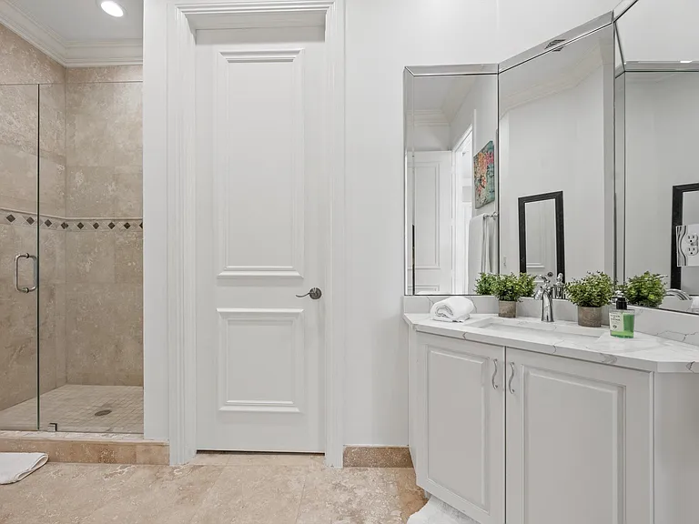 10771 Versailles Blvd — Photo 26