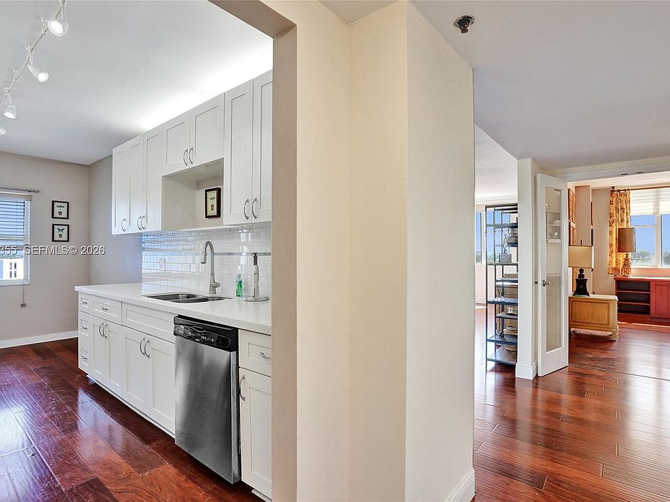 1st image of 4001 Hillcrest Dr APT 817