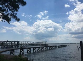 527 Sandy Hook Dr, Pass Christian, MS 39571
