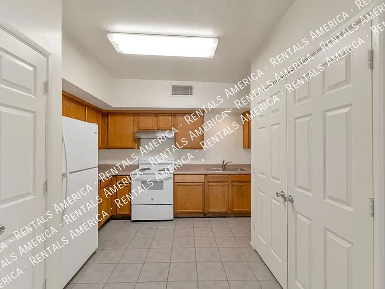 7051 S 6th Ave #1 — Photo 6