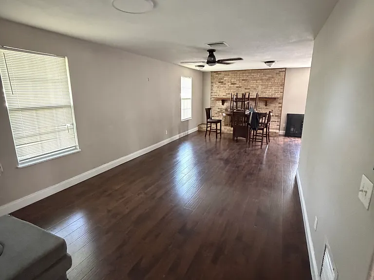 1405 Paula Dr — Photo 4