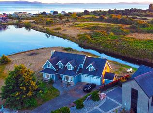 1545 Ocean View Ln, Point Roberts, WA 98281