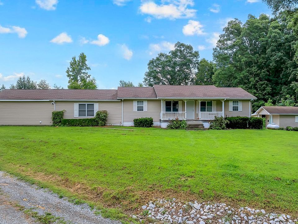 2nd image of 150 Arbor Ln