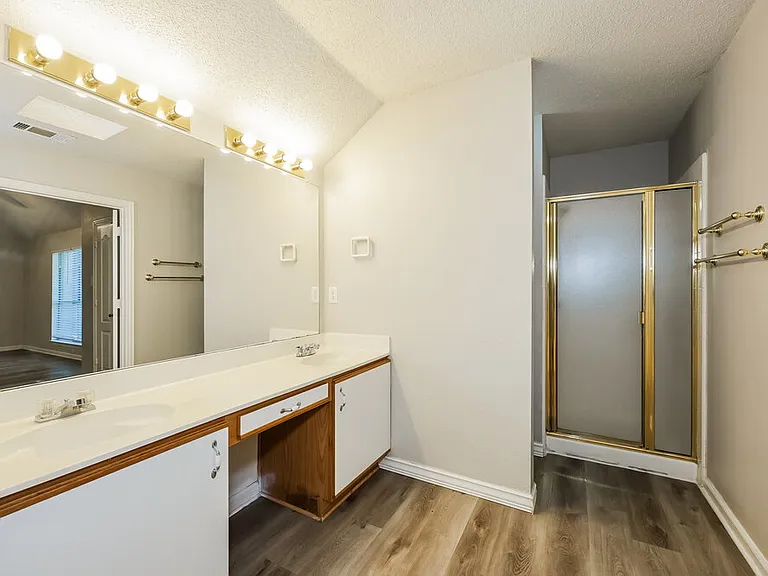 5017 Eastcreek Dr — Photo 12