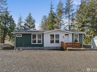 4 Lakeview Ln, Bay Center, WA 98527