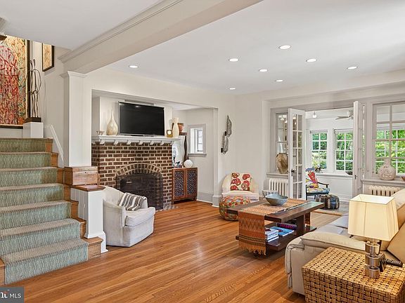 2nd image of 3107 W Queen Ln