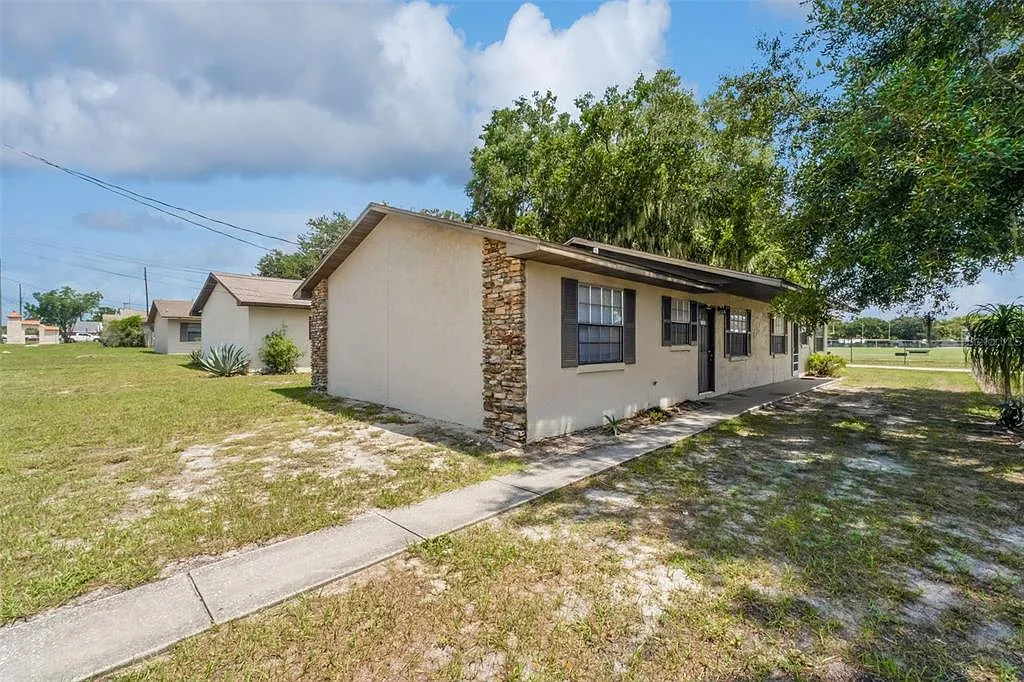 2 bed, 1.0 bath, 900 sqft, $1,100 — Photo 4