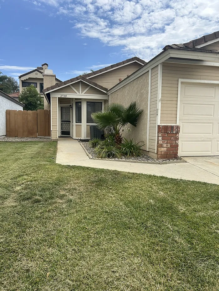3 bed, 2.0 bath, 1207 sqft, $2,495 — Photo 3