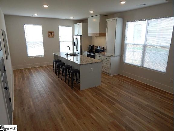 3rd image of 233 Marshland Ln