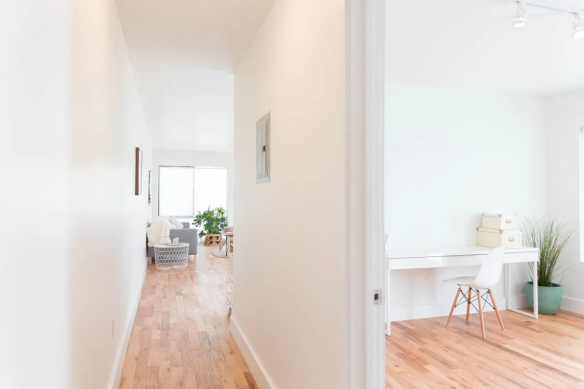 Building Photo - 1129 N Virgil Ave #1133