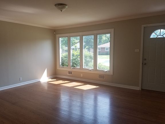 3rd image of 8808 S Sproat Ave