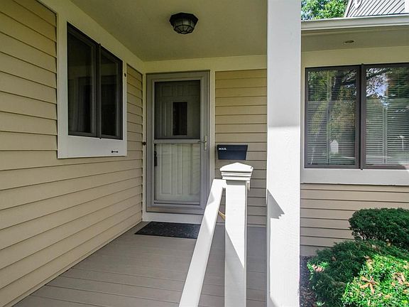 4th image of 677 Woodcreek Cir