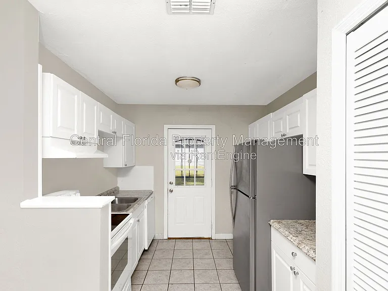 226 S Hill Ave — Photo 4