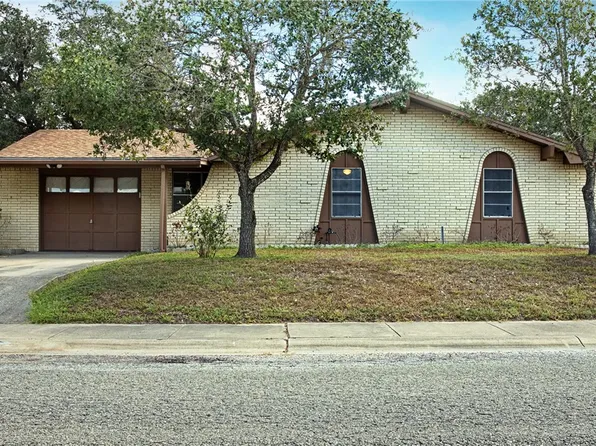 803 Avenue H, Sinton, TX 78387