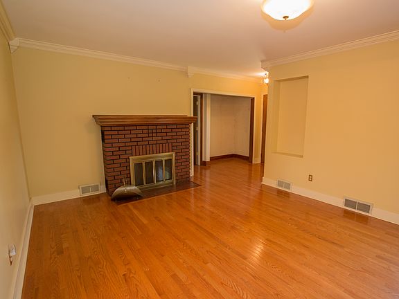 Living Room with fireplace