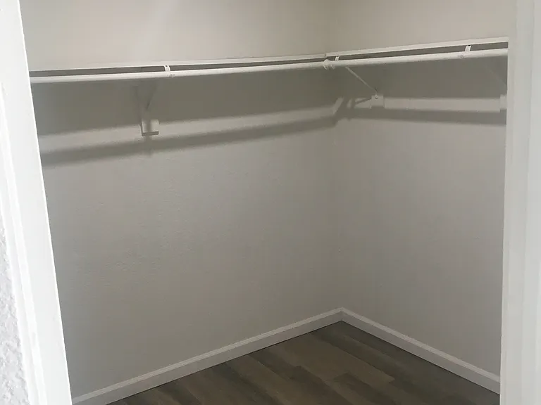 1009 N Ross St — Photo 4
