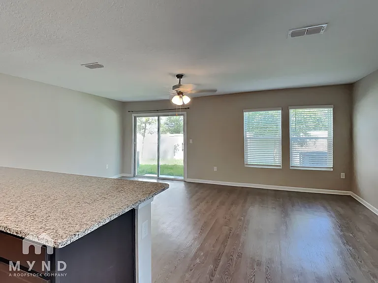 752 Henley Ct — Photo 9