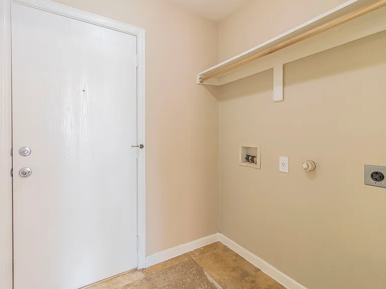 1070 Mellanie Ln — Photo 19