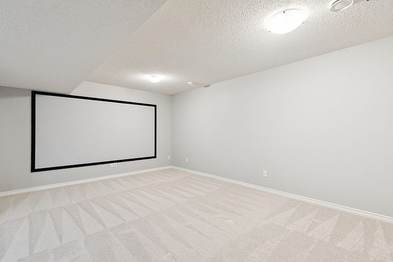 Edmonton Apartment for rent - 3 Bedrooms — photo 2
