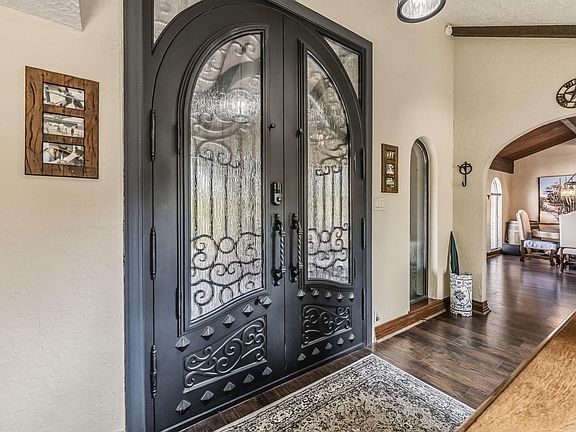 3rd image of 602 Rolling Hills Rd