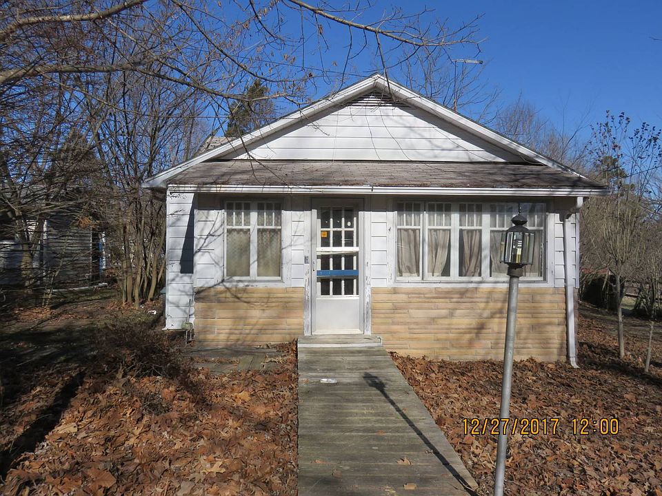 1st image of 211 E Pope St