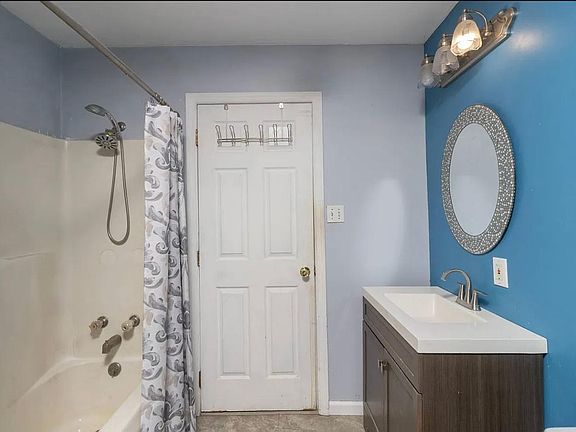 5th image of 225 Lubbuck Ln