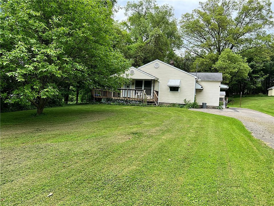 1st image of 4 Woodbine Dr