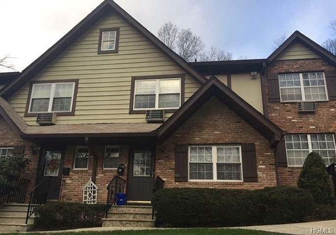 1st image of 62 Yorkshire Dr