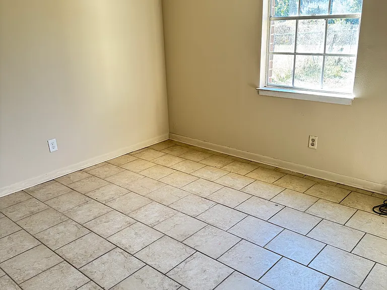 3963 Erress Blvd — Photo 15