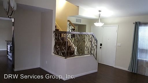 4th image of 1596 Howard Ave