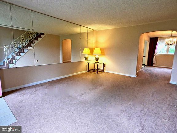 4th image of 423 Park Dr
