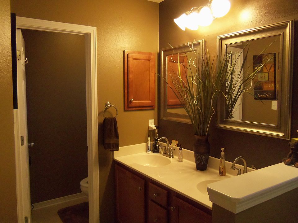 Master Bath/Double Vanities