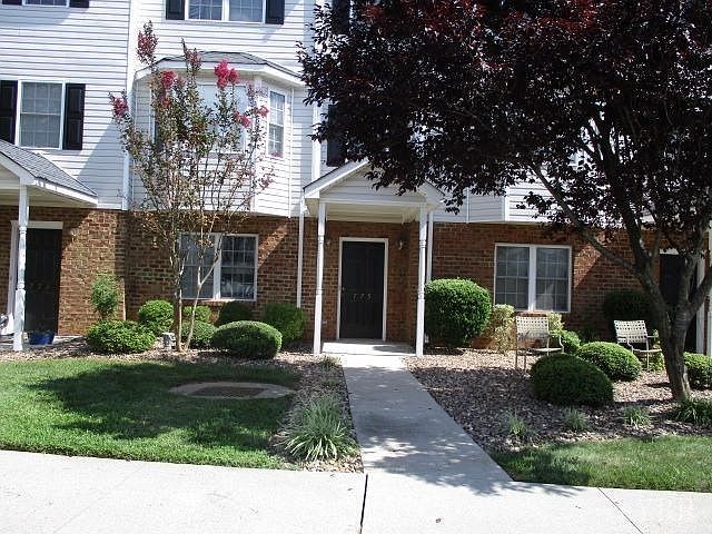 1st image of 775 Wyndhurst Dr