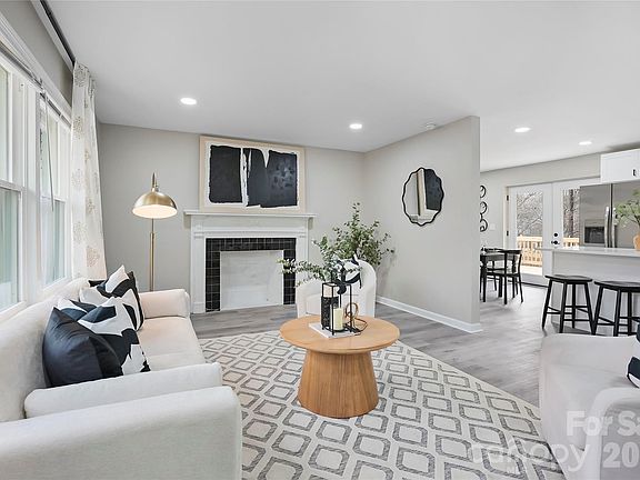 5th image of 824 Kentberry Dr