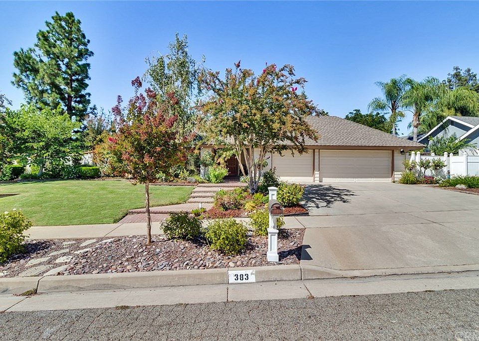 1st image of 383 Cynthia Crest Cres